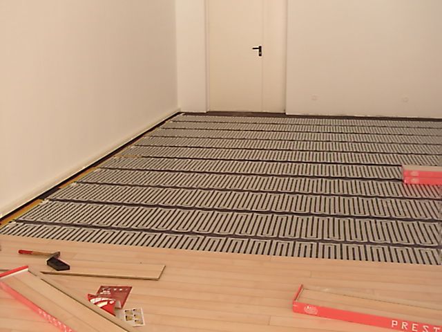 Plancher chauffant électrique sous parquet flottant ou stratifié